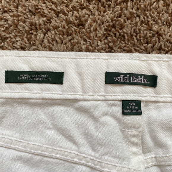 Wild Fable from target like new plus size distressed white denim jean shorts 16W - Picture 3 of 5
